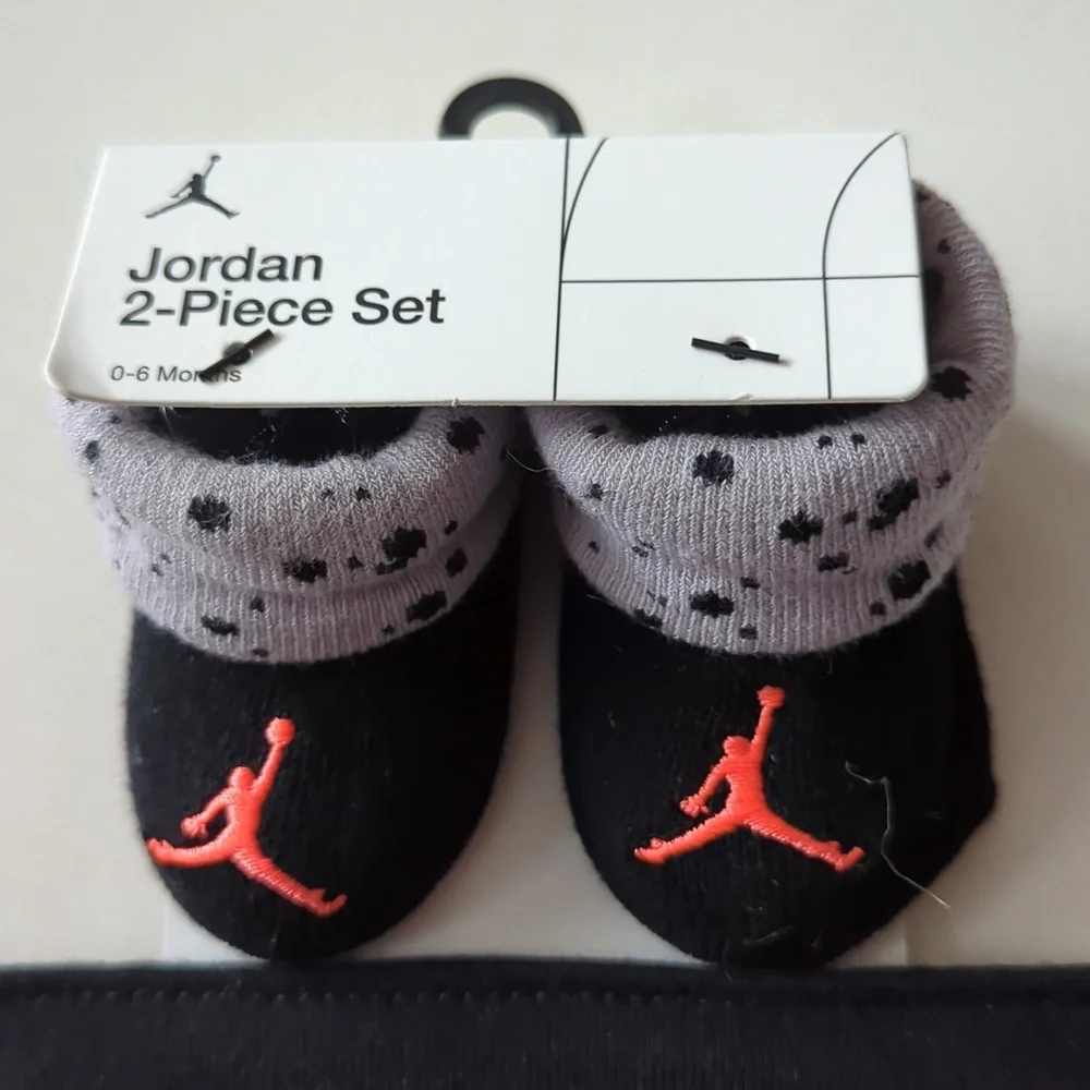 NIKE Baby Booties and Bandana Gift Set Newborn 0-6 months Air Jordan BLACK